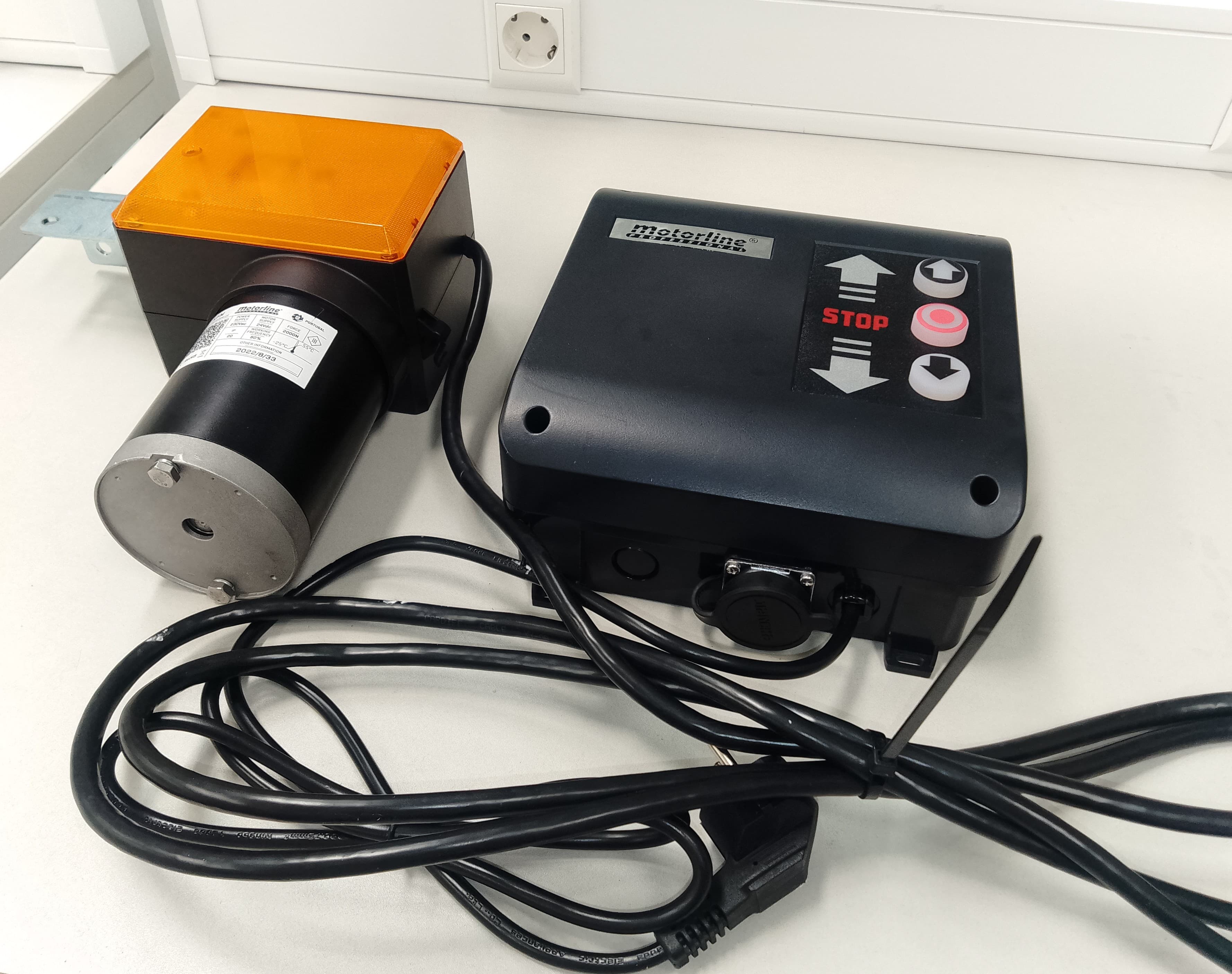 Motor Lateral de Porta Seccionada KFM 230v